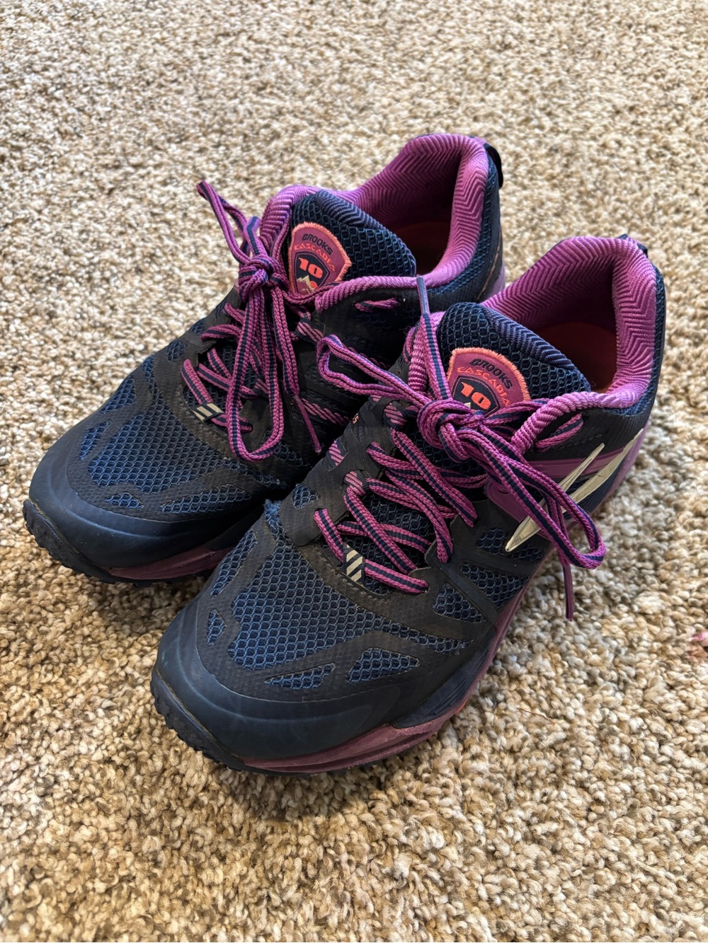 Brooks Cascadia 10 Women's Navy and Purple Trail Running Shoes- Size 8.5